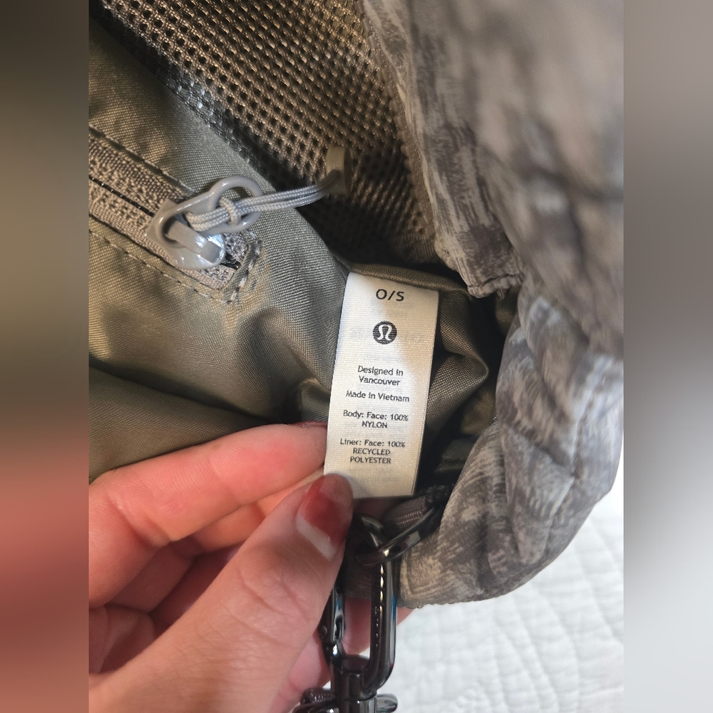 Lululemon Quilted Crossbody 5L - Picture 11 of 16